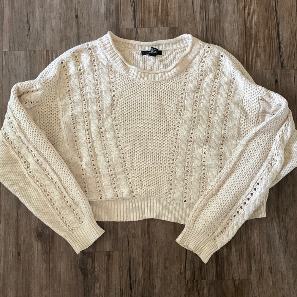 Women cropped knitted sweater